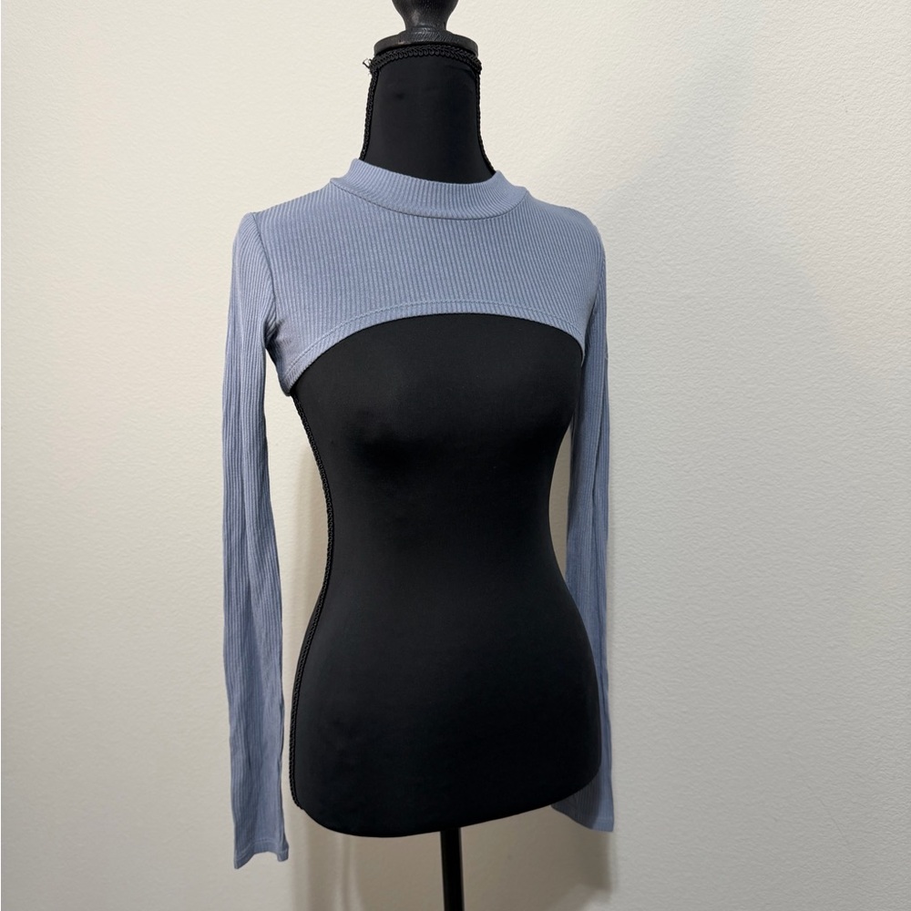 🔥SALE🔥ALO Yoga Ribbed Thrill Seaker shrug - Light Blue